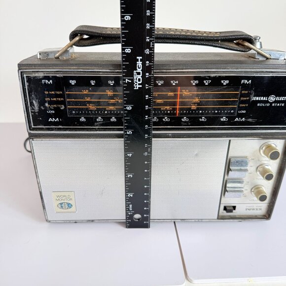 General Electric Solid State AM/FM Radio VTG World Monitor Model P977C 60s Teste - Picture 9 of 16